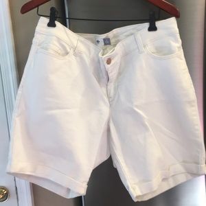 Old Navy off white shorts